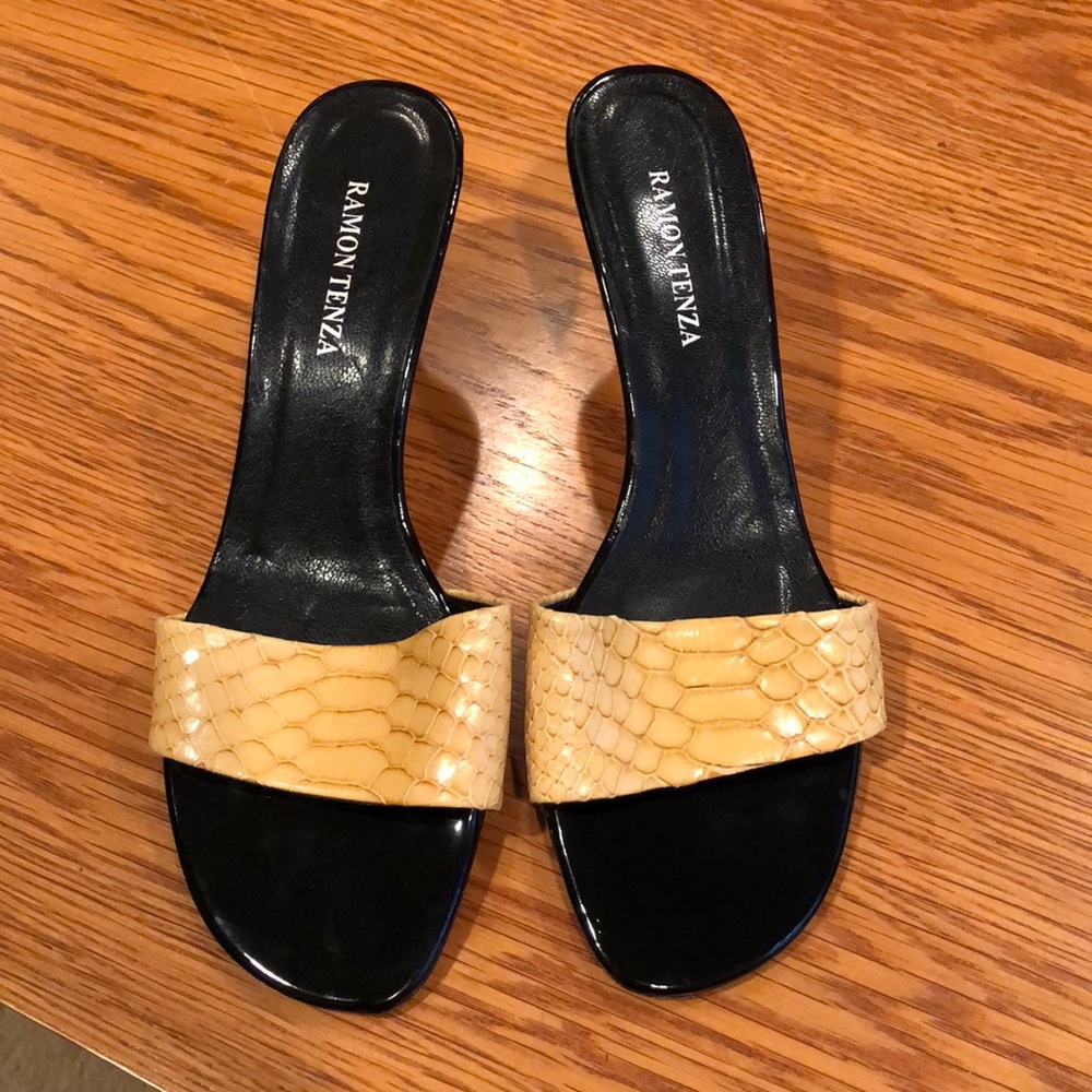Ramon Tenza leather heels. Simple yet elegant!